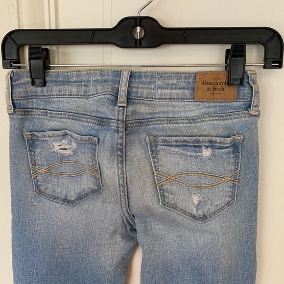 Abercrombie Distressed Light Wash Jeans - Picture 3 of 7
